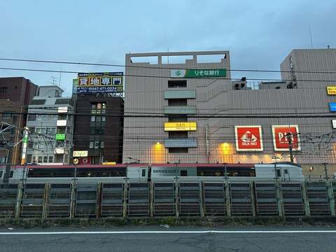 ay2-HX7JZMwim3vo1at2I