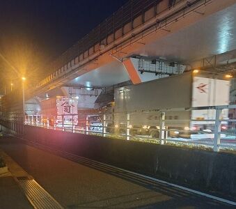 【現場の様子】#交通情報 国道357号線 東行き 千葉県船橋市栄橋付近 乗用車大破する人身事故で一時通行止め渋滞4月17日 #千葉 #船橋