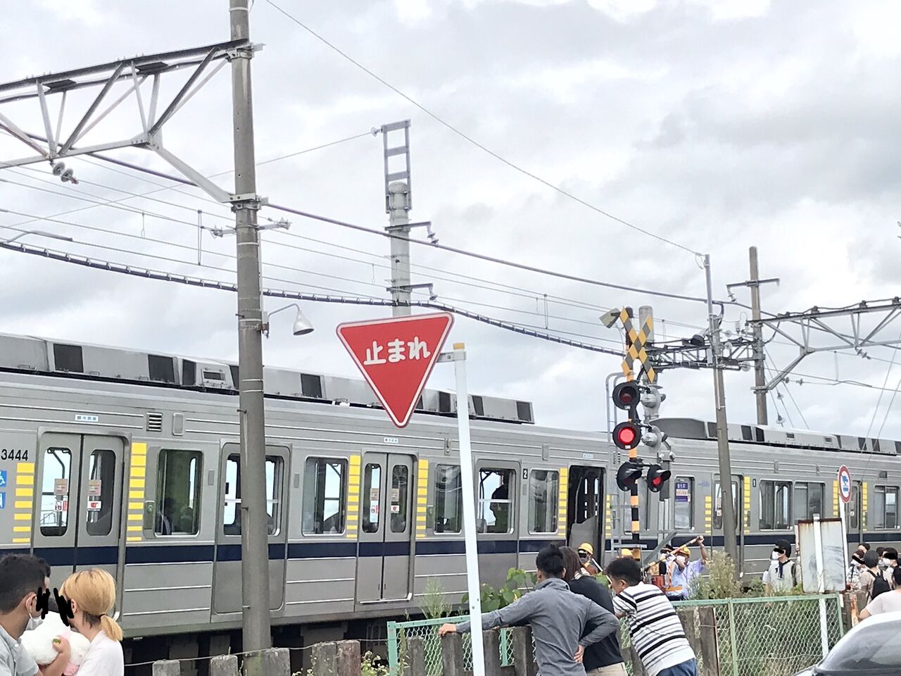 現場の様子 電車と乗用車が衝突した 東武宇都宮線 新栃木 野州平川駅で踏切事故 東武日光線など遅延8 12 栃木 事件事故 災害速報ニュース
