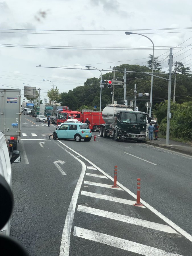 事件事故・災害速報ニュース
      【現場の様子】#交通情報 #国道16号 下り 千葉県市原市五井南海岸48番 養老大橋交差点付近 タンクローリーと軽自動車の事故で渋滞9/14 #千葉 #市原市