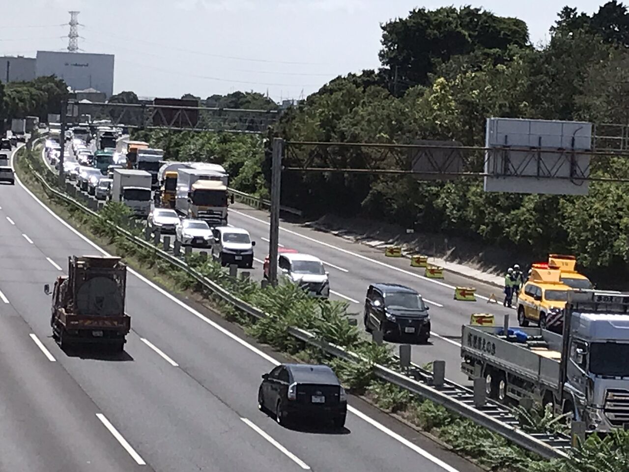 【現場の様子】交通情報 常磐道 下り 谷和原IC~谷田部IC付近 トラック横転事故で車線規制渋滞8/10 渋滞 お盆休み 夏休み 帰省 事件事故・災害速報ニュース 【現場の様子】交通情報 常磐道 下り 谷和原IC~谷田部IC付近 トラック横転事故で車線規制渋滞8/10 渋滞 お盆休み 夏休み 帰省 事件事故・災害速報ニュース