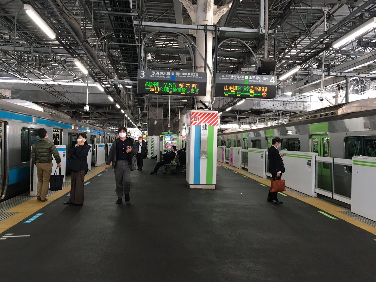 現場の目撃証言まとめ 立ち入った人が線路を走って逃走中 警察確保も暴れてる 逃走者がホームに上がるのを拒否 東海道線 新橋駅で線路内立入 山手線 京浜東北線 など遅延4 9 事件事故 災害速報ニュース