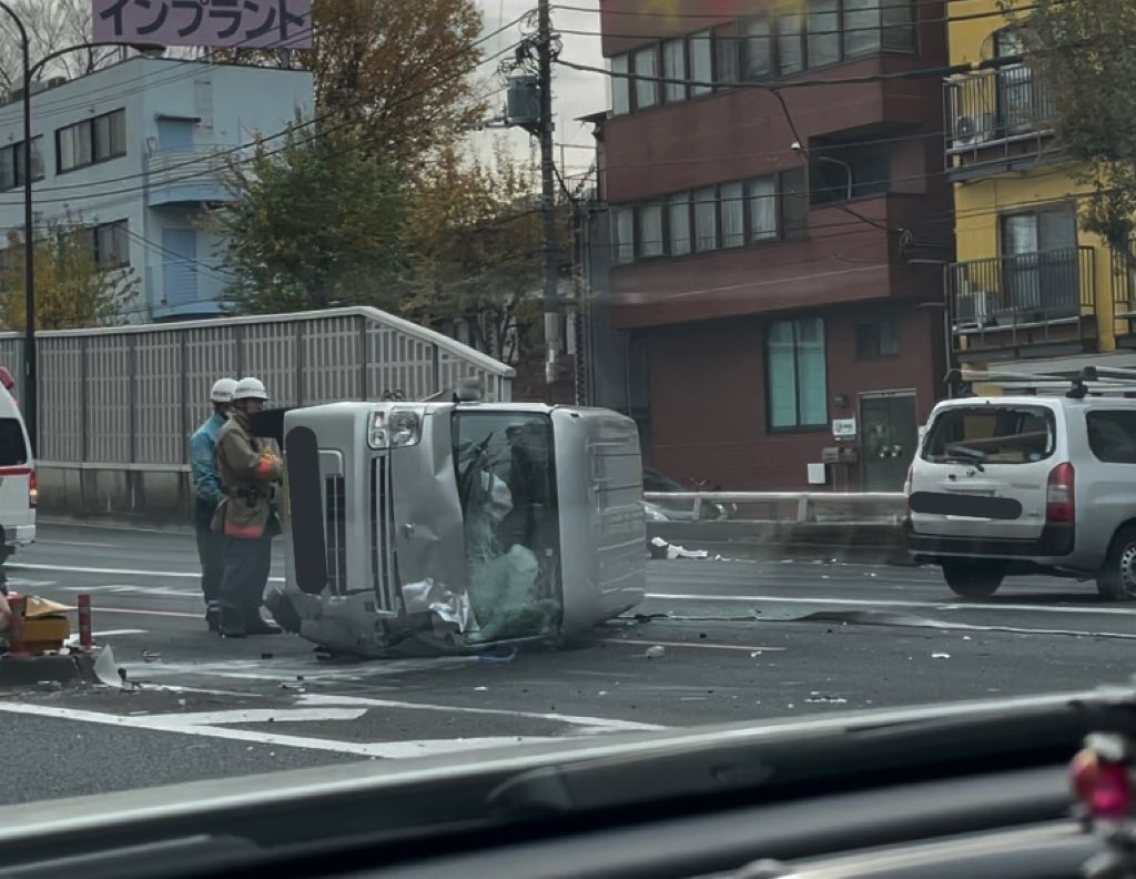 渋滞情報 環八 高井戸陸橋付近 横転大破事故で通行止め渋滞12月13日 高井戸 事件事故 災害速報ニュース