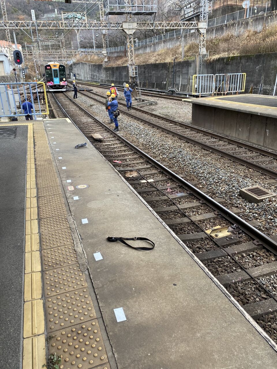 現場の状況まとめ 近鉄奈良線 石切駅構内で人身事故 阪神本線など遅延ダイヤ乱れ パトカーと救急来てる 1 27 大阪 事件事故 災害速報ニュース