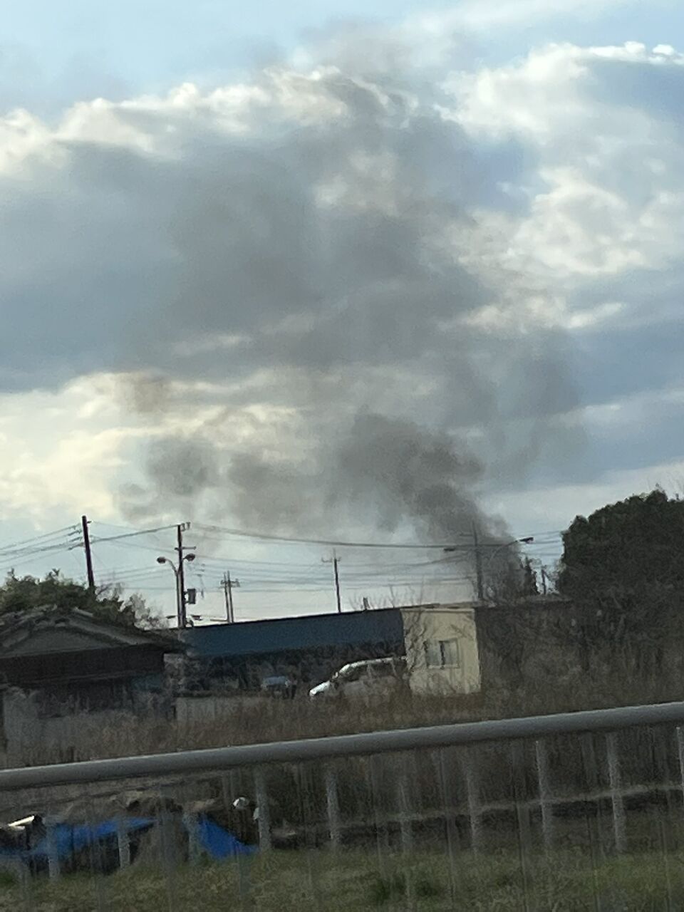 【現場の様子】交通情報 国道6号 茨城県土浦市虫掛付近 トラックから煙あがる車両火災事故で渋滞4/1 茨城 土浦