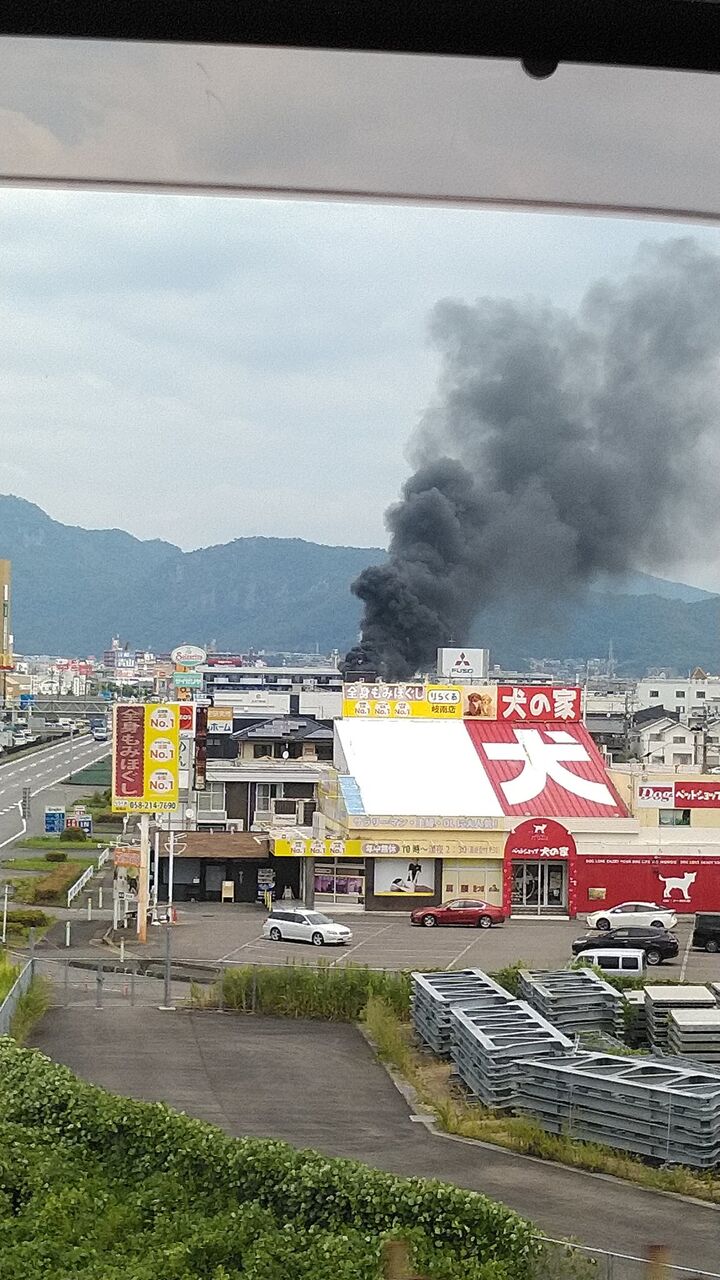 火事情報まとめ 岐阜県羽島郡岐南町上印食7丁目 岐阜東バイパス沿いステーキ宮付近建物から激しい黒煙あがる火災8 6 岐阜 岐南町 事件事故 災害速報ニュース 火事情報まとめ 岐阜県羽島郡岐南町上印食7丁目 岐阜東バイパス沿いステーキ宮付近建物から激しい黒煙あがる火災8 6 岐阜 岐南町 事件事故 災害速報ニュース