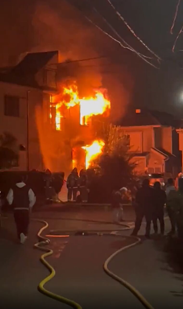 火事情報まとめ 埼玉県さいたま市見沼区中川付近 住宅街の民家から激しい炎あがる火災11 23 埼玉 さいたま市 見沼区 事件事故 災害速報ニュース