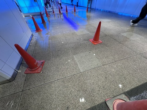 U_7hFzAI8TJyJxXrb8as-vJR9