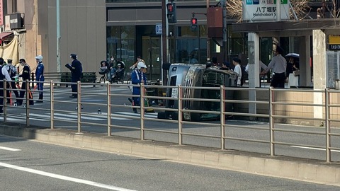 BbLFX-dYpJEEwhQEBFyb