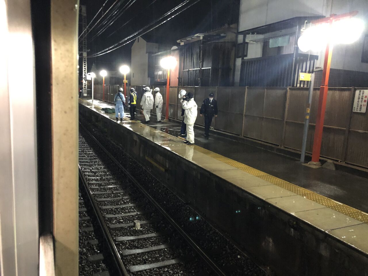 現場の状況まとめ 京阪本線 伏見稲荷駅で人身事故 京阪鴨東線など遅延ダイヤ乱れ 救出活動してる 1 23 京阪 事件事故 災害速報ニュース