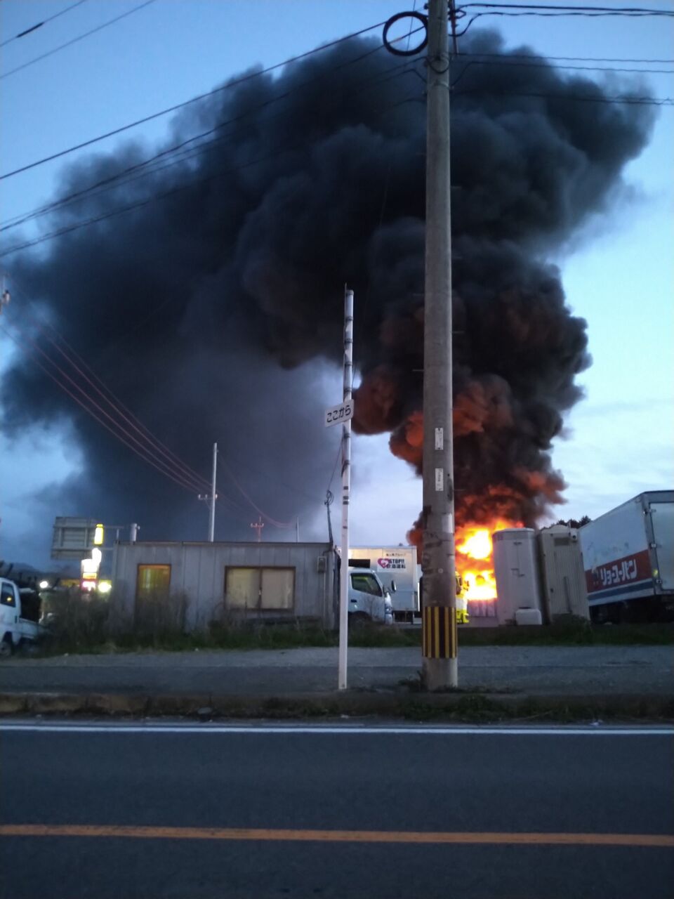 火事情報まとめ 福岡県飯塚市勢田2593付近 国道0号沿いから激しい炎あがる火災3月18日 福岡 飯塚市 事件事故 災害速報ニュース 火事情報まとめ 福岡県飯塚市勢田2593付近 国道0号沿いから激しい炎あがる火災3月18日 福岡 飯塚市 事件事故 災害速報ニュース