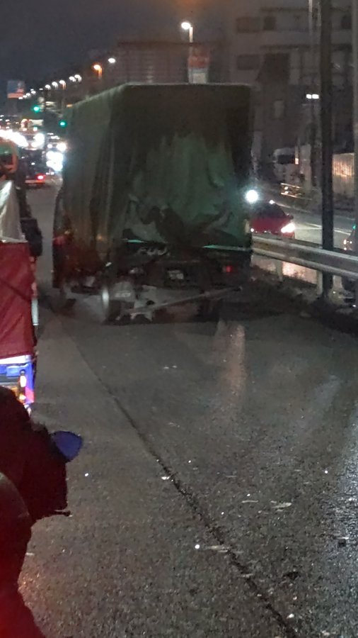 現地の様子 国道246号 神奈川県川崎市宮前区馬絹付近 トラック大破事故で渋滞1月25日 川崎 交通情報 事件事故 災害速報ニュース