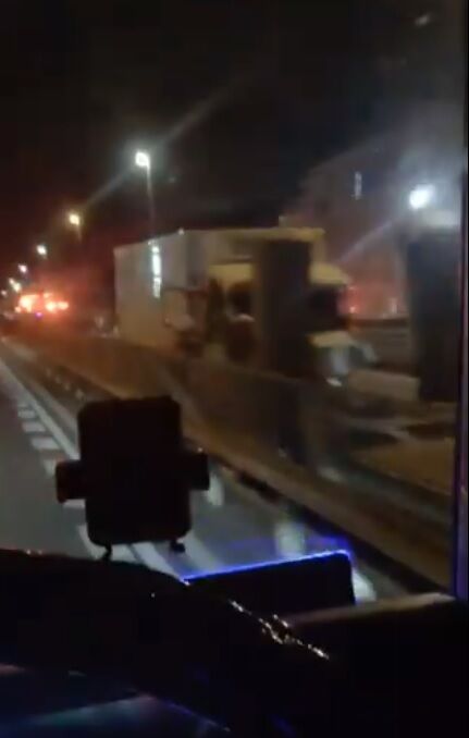 B 渋滞情報 国道246号 神奈川県海老名市 海老名陸橋付近 大型トラック含む3台玉突き事故で渋滞 11月9日 神奈川 事件事故 災害速報ニュース B 渋滞情報 国道246号 神奈川県海老名市 海老名陸橋付近 大型トラック含む3台玉突き事故で渋滞 11月9日 神奈川 事件事故 災害速報ニュース