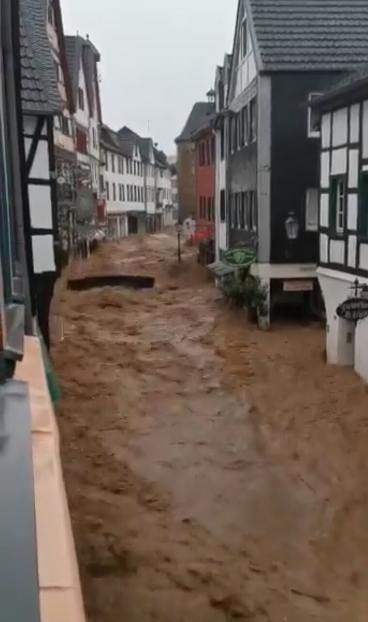 現場の様子 ドイツ 西部ラインラント プファルツ州 大雨で大洪水1300人が行方不明 現地の状況まとめ7 16 洪水 氾濫 災害 被害情報 事件事故 災害速報ニュース 現場の様子 ドイツ 西部ラインラント プファルツ州 大雨で大洪水1300人が行方不明 現地の状況まとめ7 16 洪水 氾濫 災害 被害情報 事件事故 災害速報ニュース