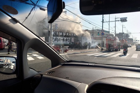 【火事情報】和歌山県和歌山市善明寺 県道7号線沿い焼肉店付近から煙あがる火災5月15日 #和歌山 #火災