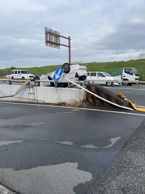 xS2hSrI_cm7BdV7uIFo3