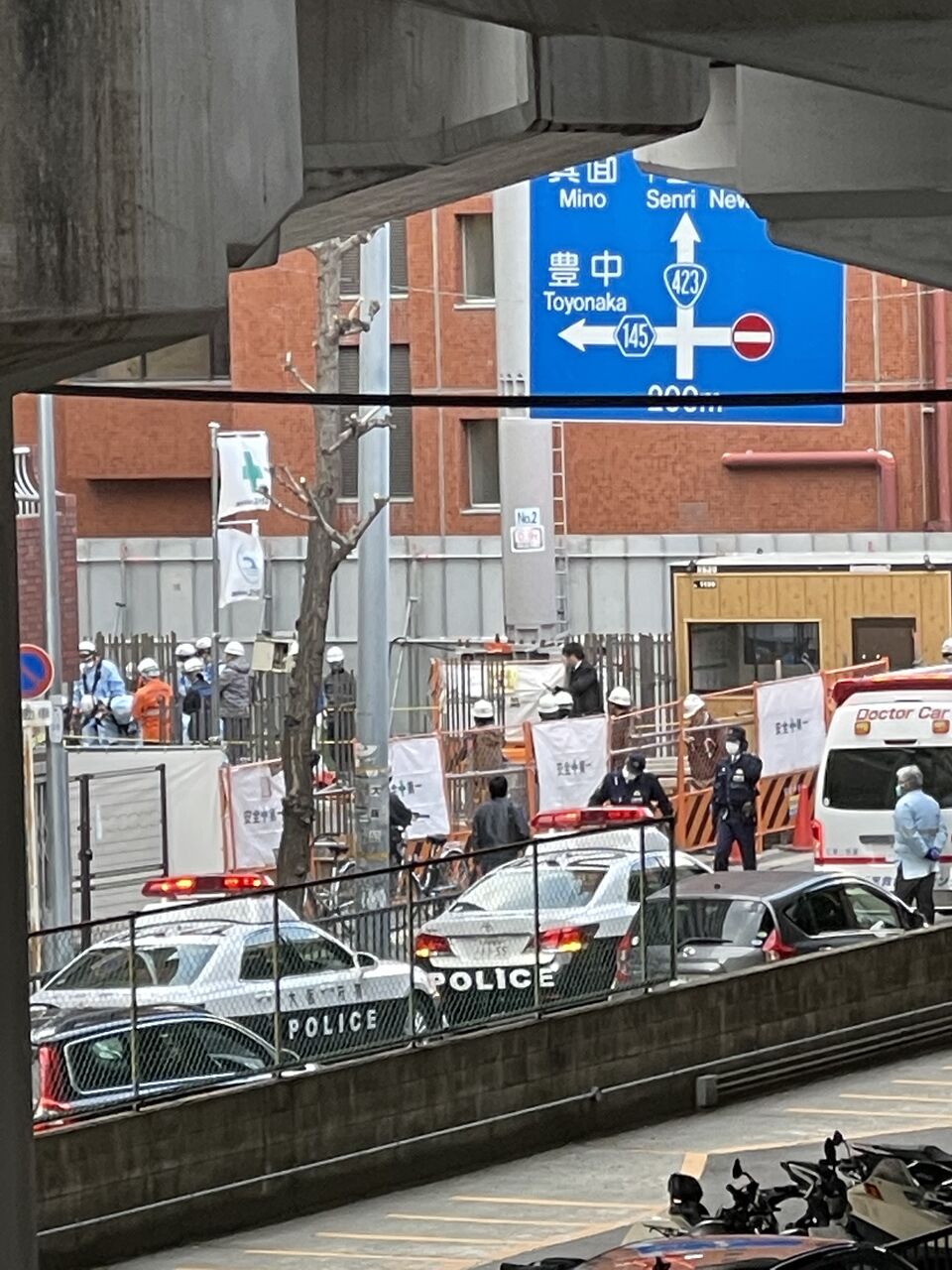 現場の様子 交通情報 大阪府吹田市江坂町2丁目 大阪メトロ御堂筋線 江坂駅北側付近 工事現場で工事車両転落する事故2 24 大阪 吹田 江坂 事件事故 災害速報ニュース