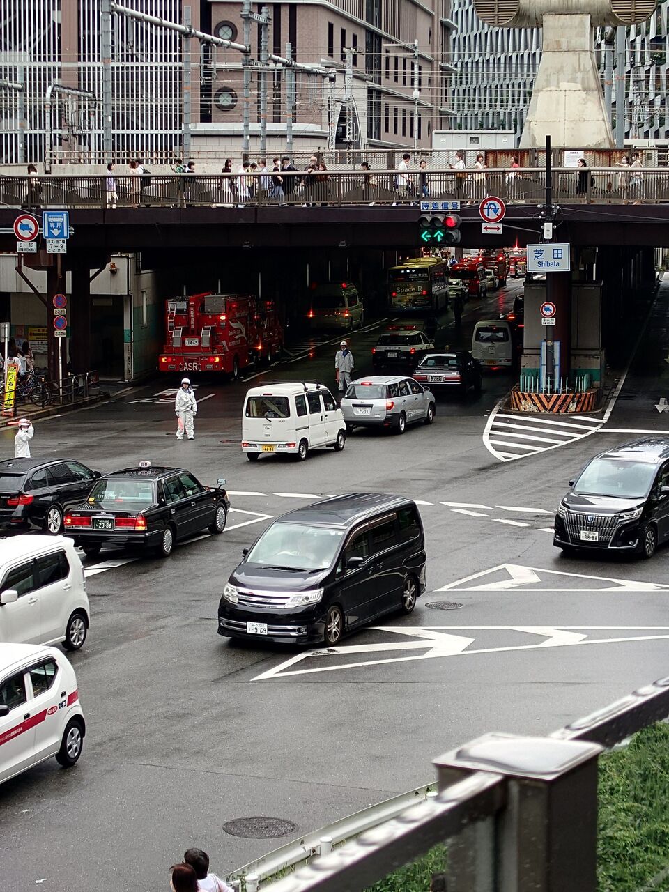 阪急 百貨店 スプレー 犯人