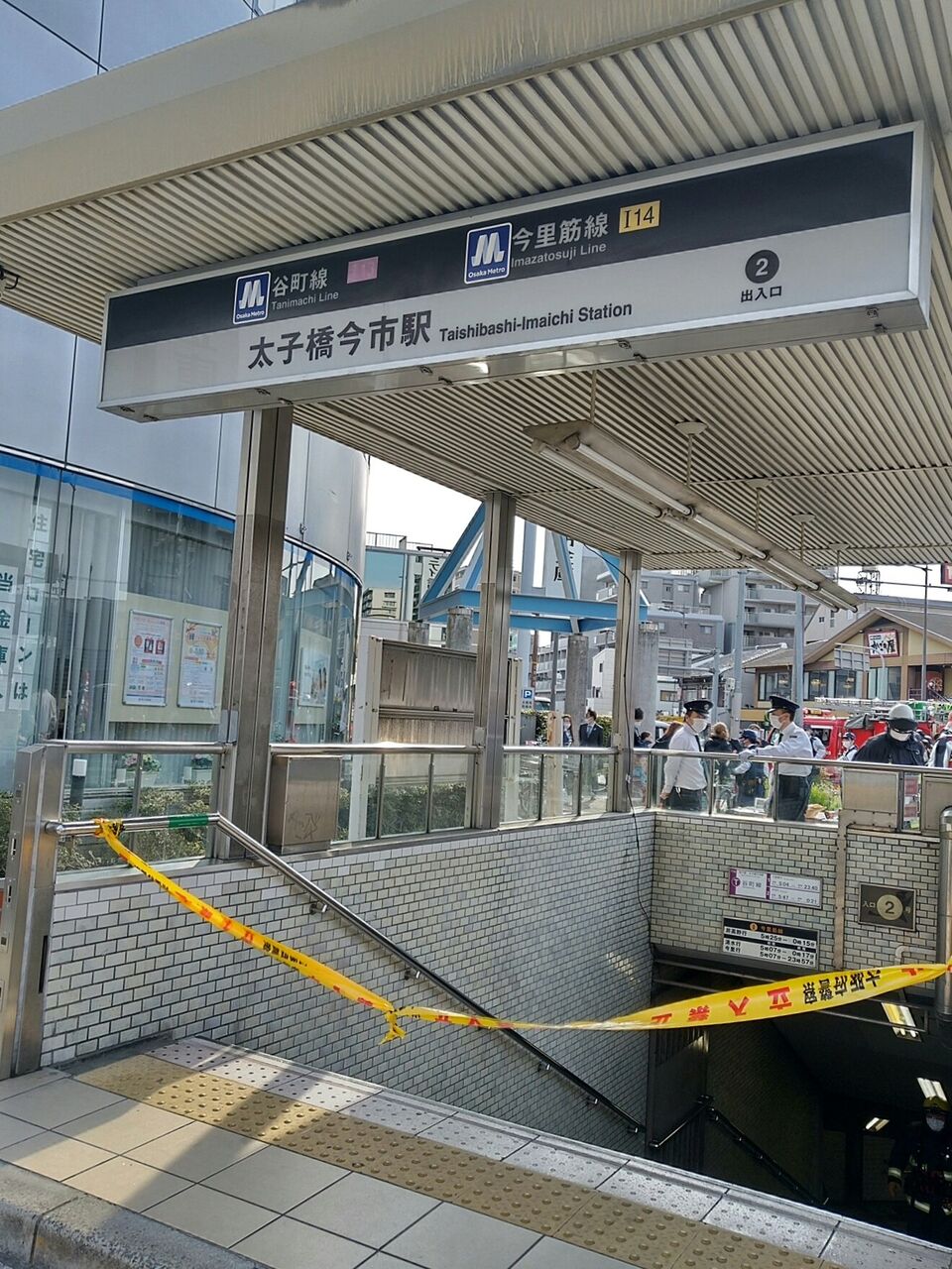 現地の様子 駅構内のエレベーターから煙 大阪メトロ今里筋線 太子橋今市駅で火災発煙騒ぎ 駅入口が封鎖4月8日 大阪 事件事故 災害速報ニュース 現地の様子 駅構内のエレベーターから煙 大阪メトロ今里筋線 太子橋今市駅で火災発煙騒ぎ 駅入口が封鎖4月8日 大阪 事件事故 災害速報ニュース