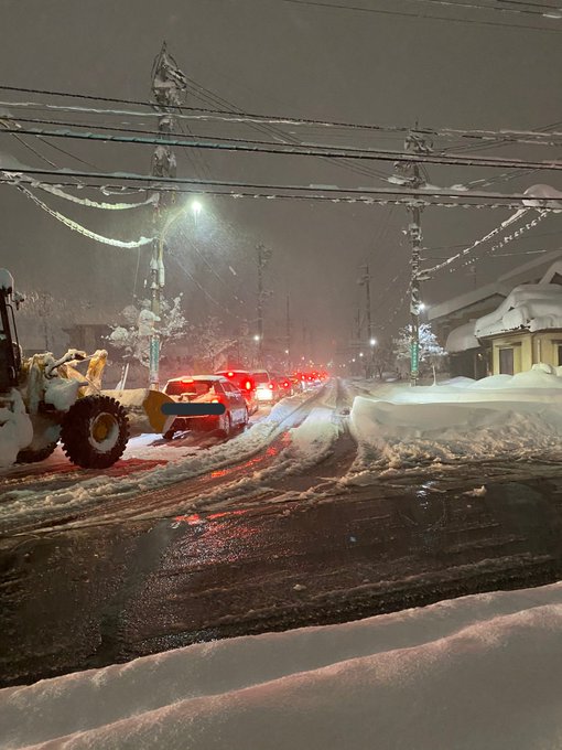 現地の様子 災害レベルの 大雪 で約8時間道路 立ち往生 スタックしてる富山県 有沢線 国道8号 国道359号のドライバーなど証言情報まとめ1月9日 富山市 渋滞 事件事故 災害速報ニュース 現地の様子 災害レベルの 大雪 で約8時間道路 立ち往生 スタックしてる富山県 有沢線 国道8号 国道359号のドライバーなど証言情報まとめ1月9日 富山市 渋滞 事件事故 災害速報ニュース