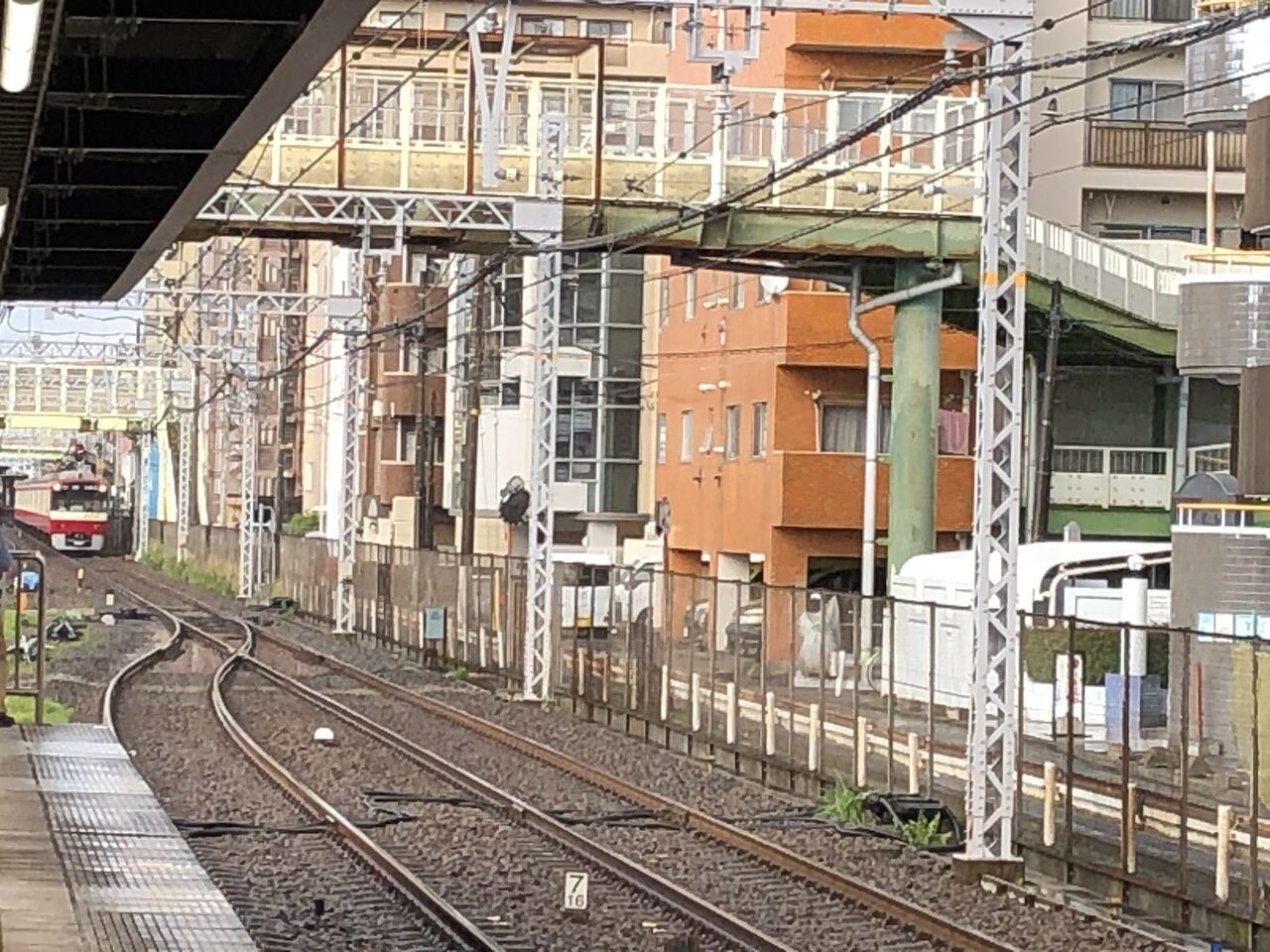 現場の状況まとめ 本日朝に続いて2度目の人身事故 京急線 花月総持寺駅で人身事故 都営浅草線など遅延5 2 京急 ゴールデンウィーク 事件事故 災害速報ニュース