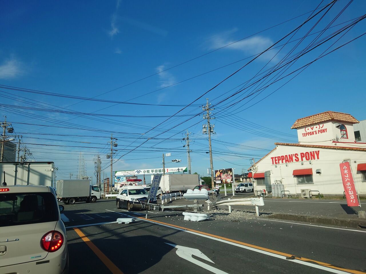 現場の様子 交通情報 愛知県小牧市小木西１丁目交差点付近 信号機なぎ倒す事故で周辺道路渋滞9 10 愛知 小牧市 事件事故 災害速報ニュース