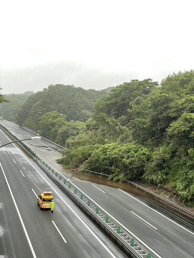 現場の様子 交通情報 東名高速 上り 沼津付近 国道246号 神奈川県松田町付近で土砂崩れ通行止め7月3日 大雨情報 被害情報 静岡 事件事故 災害速報ニュース