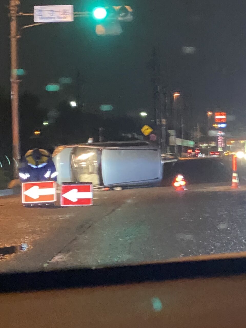 現場の様子 交通情報 国道16号 埼玉県入間市宮寺 三井アウトレットパーク 入間付近 車線塞ぐ横転事故で通行止め渋滞10 22 入間 埼玉 事件事故 災害速報ニュース