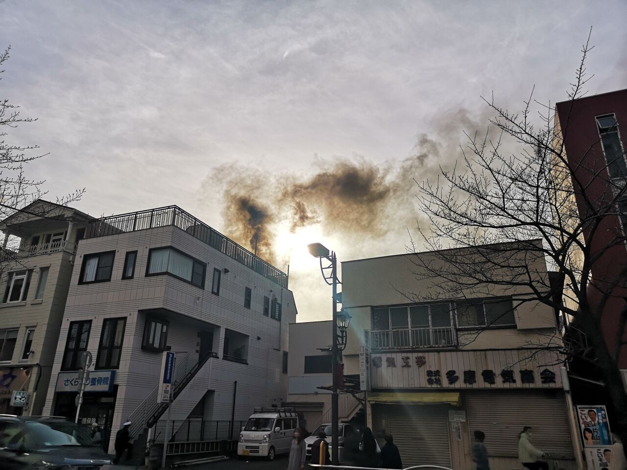 火事情報まとめ 東京都多摩市東寺方1丁目 京王線 聖蹟桜ヶ丘駅付近から煙あがる火災3月1日 多摩市 事件事故 災害速報ニュース 火事情報まとめ 東京都多摩市東寺方1丁目 京王線 聖蹟桜ヶ丘駅付近から煙あがる火災3月1日 多摩市 事件事故 災害速報ニュース