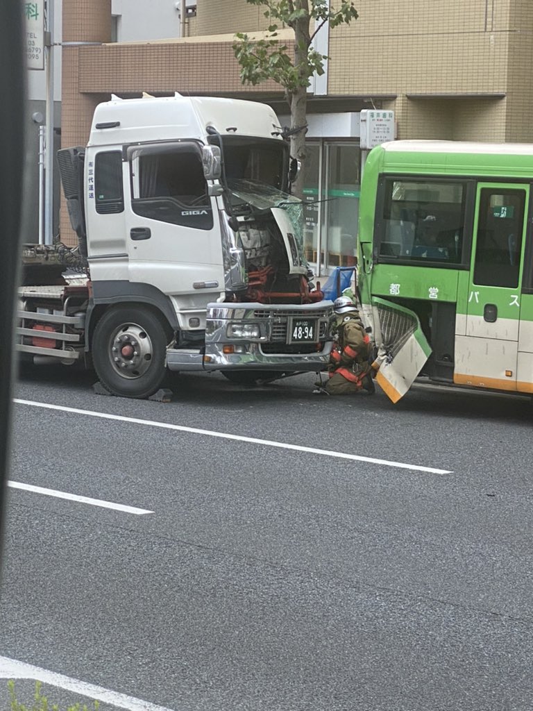 現場の様子 交通情報 環七 東京都江戸川区中葛西8丁目付近 都バスと大型トラックなど大破する多重事故で渋滞7 14 江戸川区 バス 事件事故 災害速報ニュース 現場の様子 交通情報 環七 東京都江戸川区中葛西8丁目付近 都バスと大型トラックなど大破する多重事故で渋滞7 14 江戸川区 バス 事件事故 災害速報ニュース
