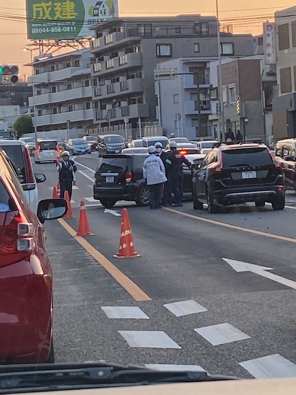 現地の様子 交通情報 国道246号 神奈川県川崎市宮前区有馬 鷺沼二丁目交差点付近 約5台玉突き事故で渋滞4 11 川崎 事件事故 災害速報ニュース 現地の様子 交通情報 国道246号 神奈川県川崎市宮前区有馬 鷺沼二丁目交差点付近 約5台玉突き事故で渋滞4 11 川崎 事件事故 災害速報ニュース