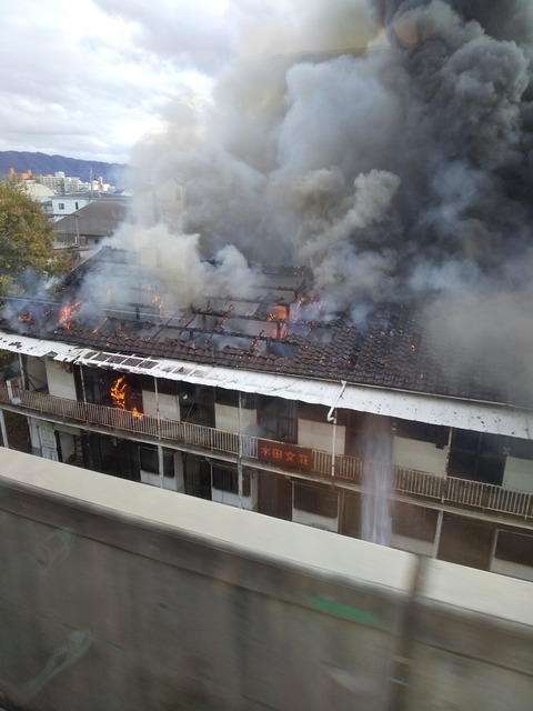 B 火事情報まとめ 大阪府東大阪市瓜生堂1丁目18番 近鉄奈良線 若江岩田駅付近アパートで黒煙あがる火災11月23日 大阪 東大阪市 事件事故 災害速報ニュース B 火事情報まとめ 大阪府東大阪市瓜生堂1丁目18番 近鉄奈良線 若江岩田駅付近アパートで黒煙あがる火災11月23日 大阪 東大阪市 事件事故 災害速報ニュース