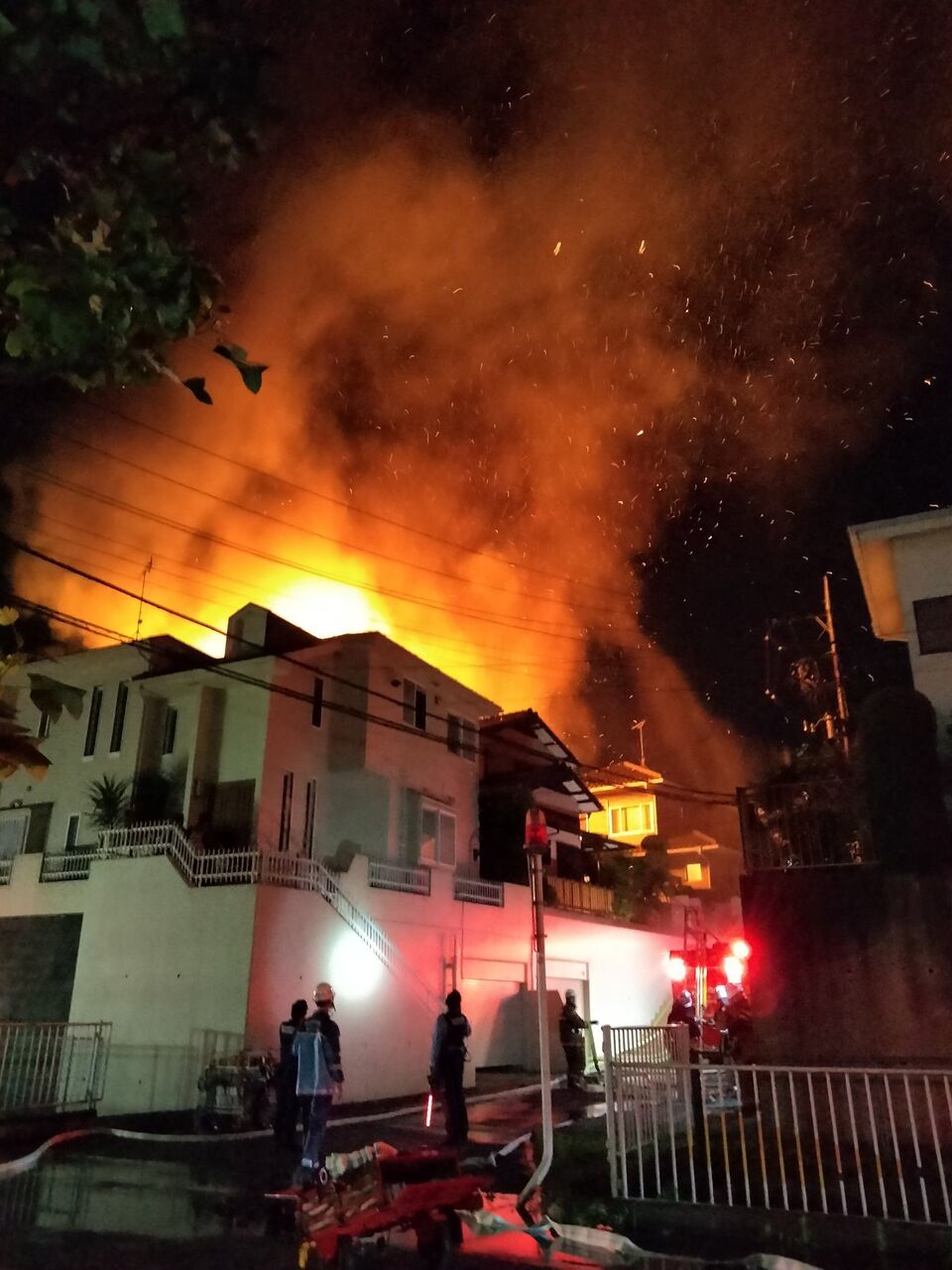 火事情報まとめ 埼玉県さいたま市見沼区南中野 大宮東新井団地付近 住宅街から火の手あがる火災6 1 埼玉 見沼区 事件事故 災害速報ニュース
