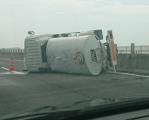 P0kFKOzwiTjYAS6CcS7b4Mq_