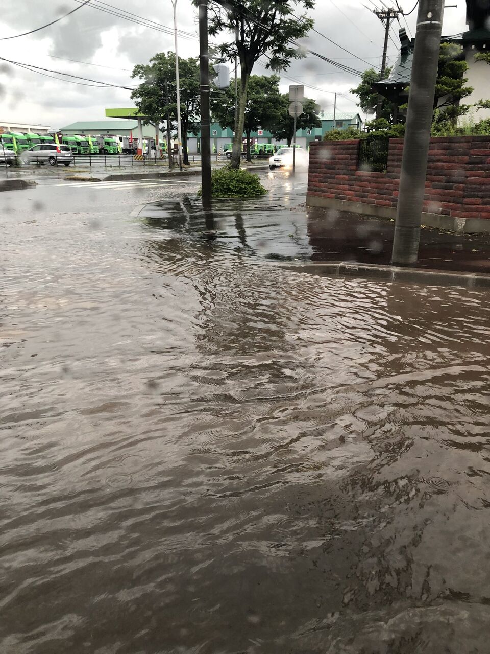 現場の様子 交通情報 大雨警報 豪雨で道路が冠水してる北海道旭川市の情報まとめ6 29 旭川 洪水 事件事故 災害速報ニュース 現場の様子 交通情報 大雨警報 豪雨で道路が冠水してる北海道旭川市の情報まとめ6 29 旭川 洪水 事件事故 災害速報ニュース
