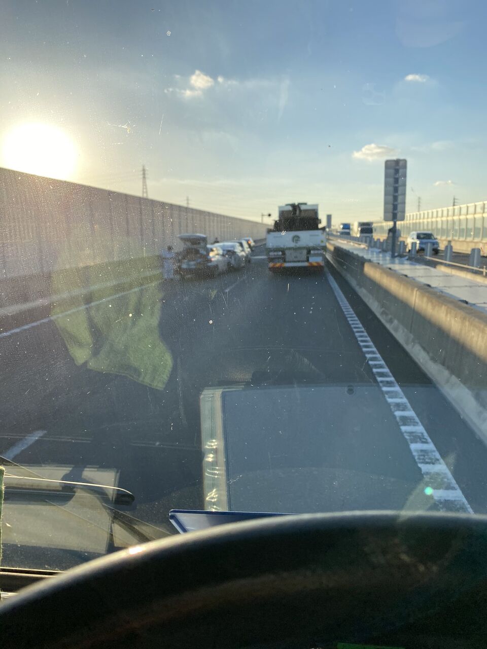 現場の様子 圏央道 内回り 幸手ic付近 プリウス大破事故で車線規制渋滞10 14 埼玉 事件事故 災害速報ニュース