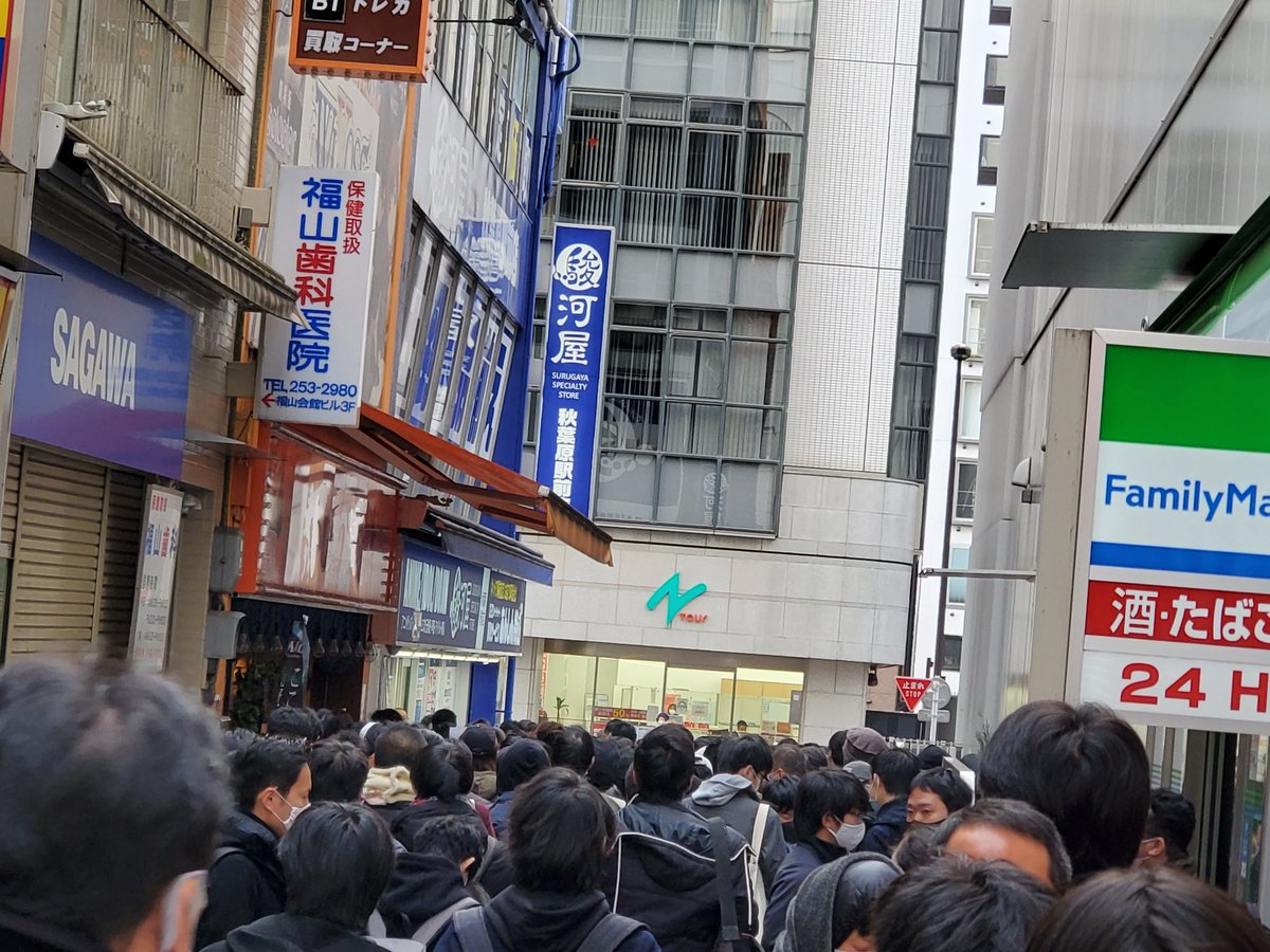 現地の様子 秋葉原 トレカの洞窟 遊戯王 プリズマゴッドボックス購入待機列で暴動喧嘩 警察沙汰炎上騒動まとめ 転売ヤーがホームレス雇って並ばせる 12 19 Akiba 遊戯王 事件事故 災害速報ニュース 現地の様子 秋葉原 トレカの洞窟 遊戯王 プリズマゴッドボックス購入待機列で暴動喧嘩 警察沙汰炎上騒動まとめ 転売ヤーがホームレス雇って並ばせる 12 19 Akiba 遊戯王 事件事故 災害速報ニュース