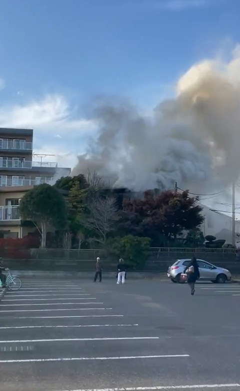 火事情報まとめ 千葉県白井市冨士 ロイヤルホームセンター白井付近 住宅街から煙あがる火災11 30 千葉 白井 事件事故 災害速報ニュース