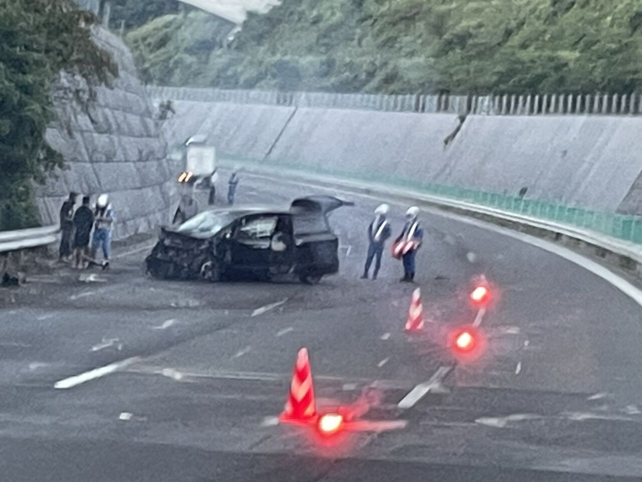 【現場の様子】交通情報 神戸淡路鳴門道 下り 明石海峡大橋→明石海峡大橋付近 2車線規制する大破事故で渋滞9/16 兵庫