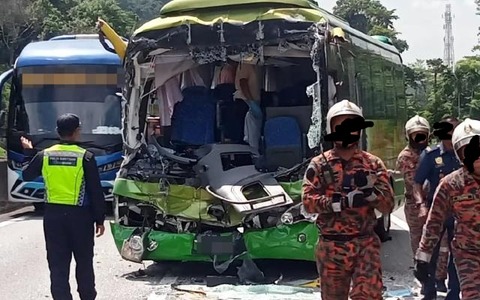 29b9bfd8-kemalangan-bas-taiping-jbpm-pic-241024-1