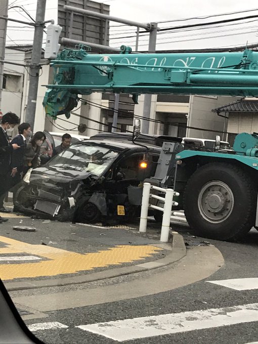 【現地の様子】交通情報 春日中央通り 福岡県春日市原町 光町交差点付近 軽自動車大破事故で渋滞2月25日 福岡 春日市 事件事故・災害速報ニュース 【現地の様子】交通情報 春日中央通り 福岡県春日市原町 光町交差点付近 軽自動車大破事故で渋滞2月25日 福岡 春日市 事件事故・災害速報ニュース