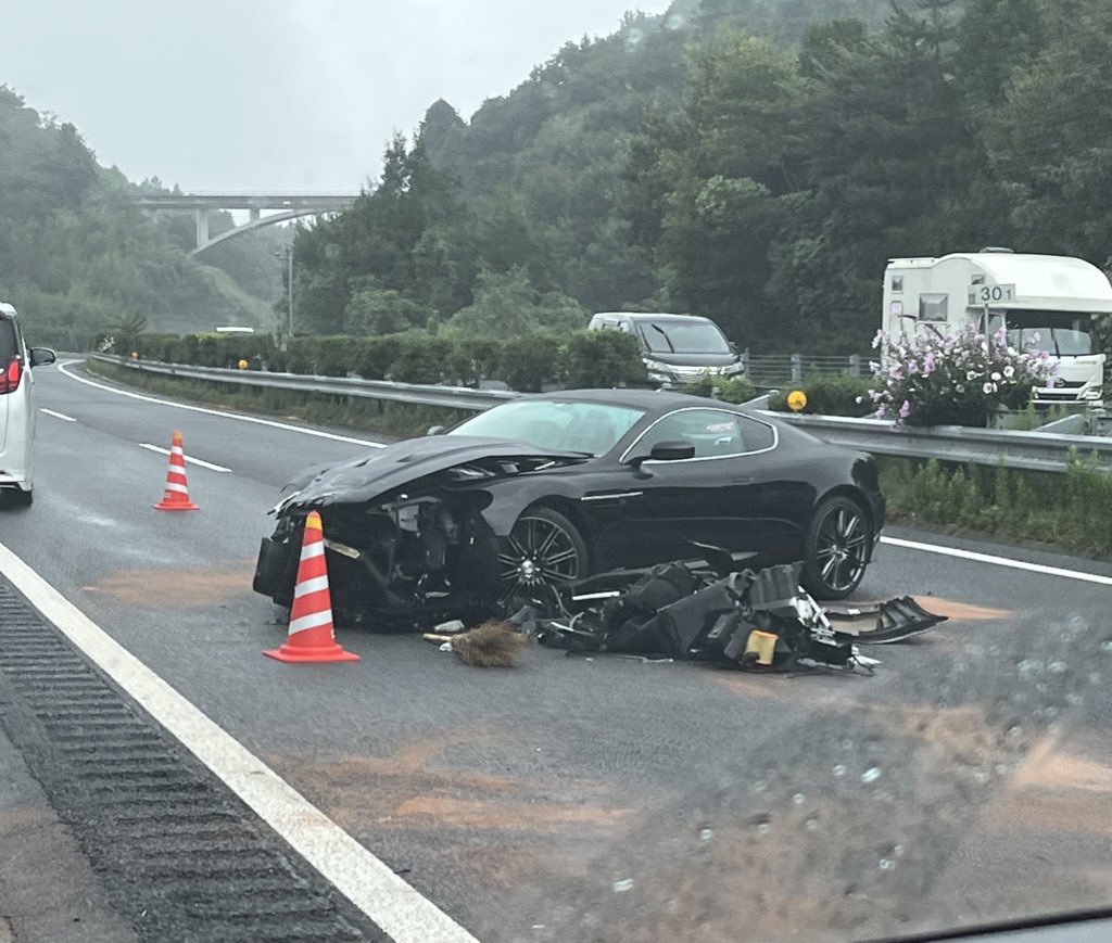 【現場の様子】交通情報 上信越道 下り 下仁田IC〜松井田妙義IC付近 高級車大破事故で通行止め渋滞9/18 渋滞 群馬 新潟 事件事故・災害速報ニュース 【現場の様子】交通情報 上信越道 下り 下仁田IC〜松井田妙義IC付近 高級車大破事故で通行止め渋滞9/18 渋滞 群馬 新潟 事件事故・災害速報ニュース