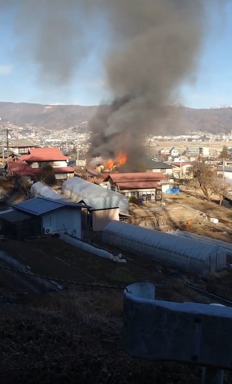 【火事情報】長野県諏訪市湖南付近 建物から炎と煙あがる火災2月4日 #長野 #諏訪市 #火災