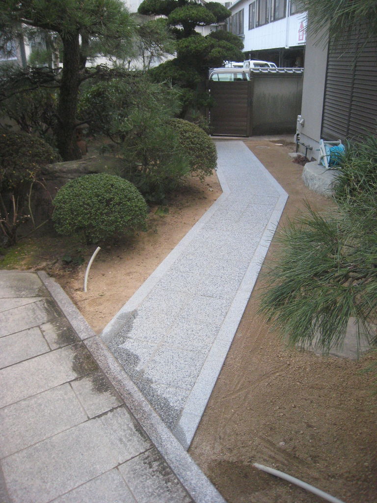 観音寺市ｍ様邸庭通路改修工事 リフォーム 太陽光 香川 観音寺 三豊 丸亀 高松 三宅産業の現場ブログ