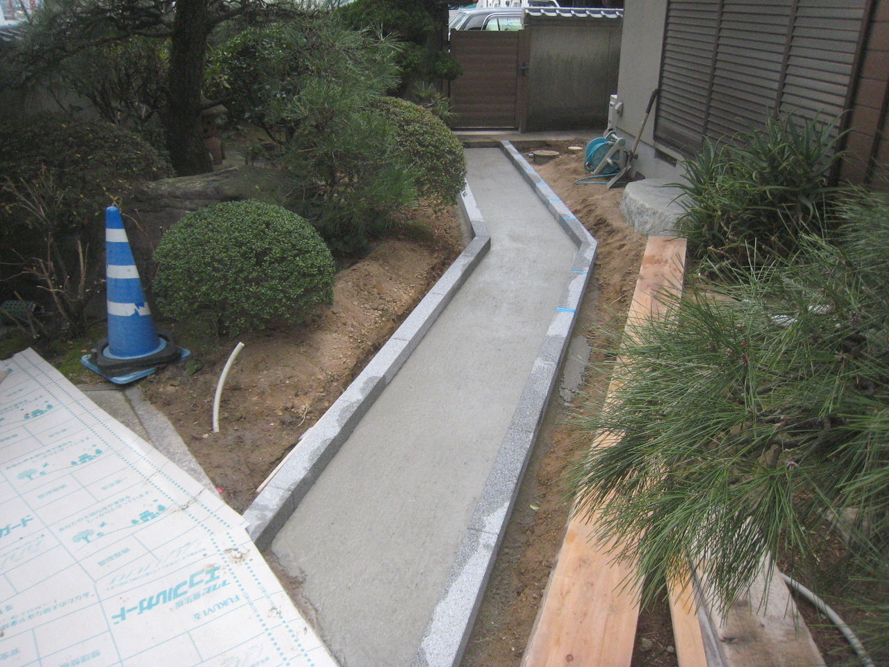 観音寺市ｍ様邸庭通路改修工事 リフォーム 太陽光 香川 観音寺 三豊 丸亀 高松 三宅産業の現場ブログ