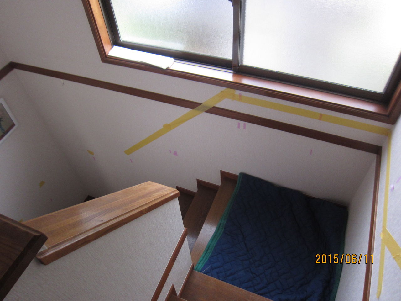 くねくね波形手すり クネット を戸建住宅の回り階段に施工 ロッキーの施工例 くねくね波形手すり クネット を戸建住宅の回り階段に施工 ロッキーの施工例