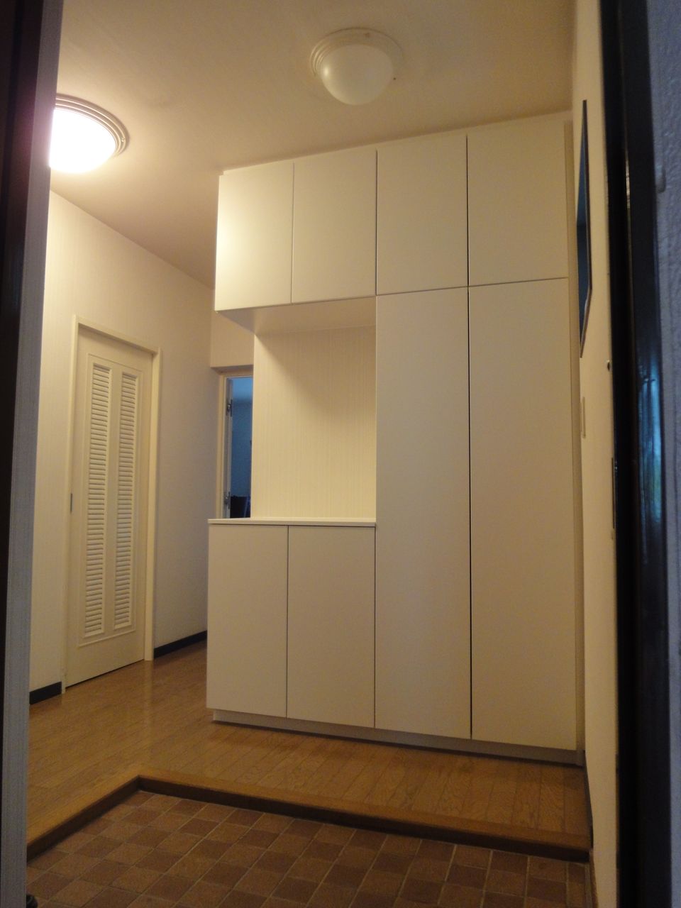 玄関収納 ｼﾞｬｽﾄｻｲｽﾞ ロッキーの施工例