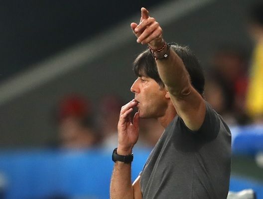 Euro16 ドイツ代表レーヴ監督 ズボンのなかに手 で釈明 ポドルスキ 時々 タマ を触るでしょ 普通のことだよ 気になったスポーツニュース Euro16 ドイツ代表レーヴ監督 ズボンのなかに手 で釈明 ポドルスキ 時々 タマ を触るでしょ 普通のことだよ 気になったスポーツニュース