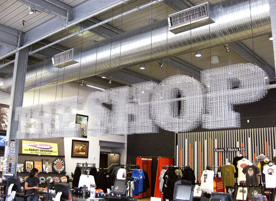 3d_wire_mesh_sign_at_harley_davidson_museum_shop_2_1342448365