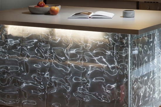 Cangiante Silver_Table_2
